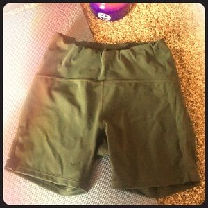 Lululemon train times short sz 10